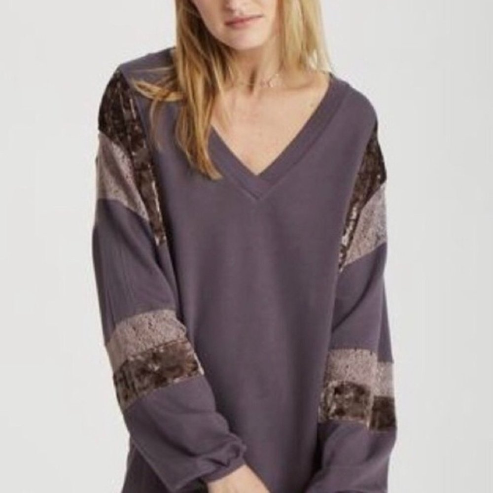 Blu Clover Sweatshirt Velvet & Lace Detail V-Neck Pullover, Brown Size M NWT